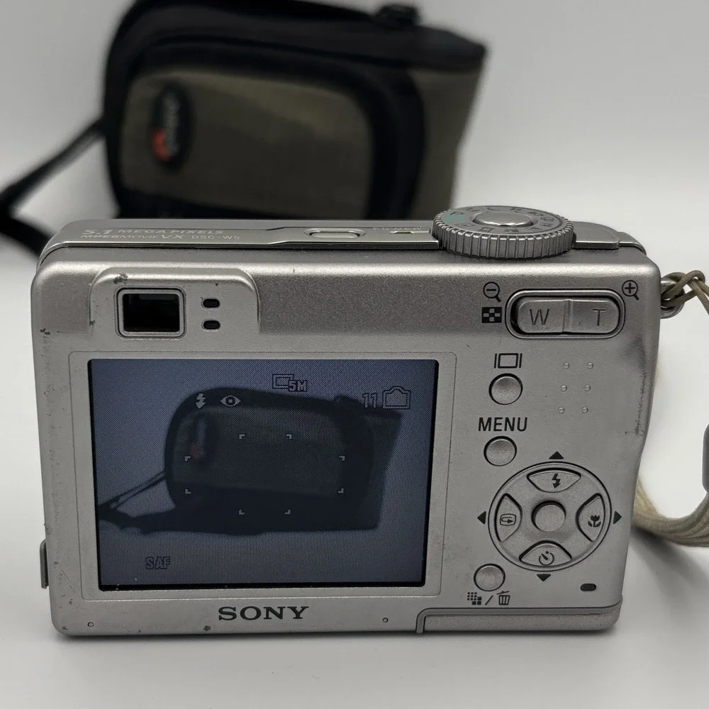 Sony DSC-W5 Cyber-shot 5.1MP 3x Optical Zoom Digital Camera W/ Case Works NO SD